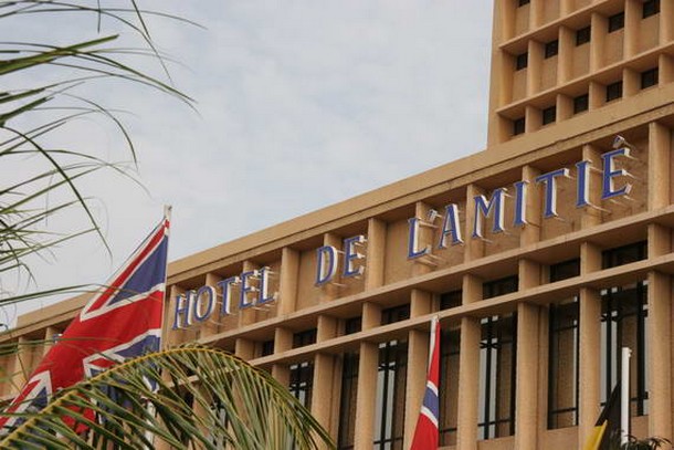 Licenciement massif à l’Hôtel de l’Amitié :  Les travailleurs dénoncent une motivation raciale et raciste de leur employeur tunisien