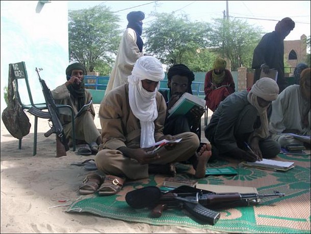 Insécurité grandissante au Mali : Un commerçant enlevé à Diré, le poste de contrôle de la gendarmerie de Neguela incendié