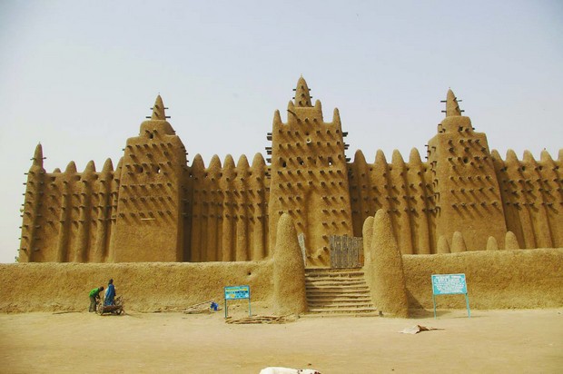 Mali: à Djenné, des milliers de personnes ont manifesté leur soutien aux forces de l'ordre