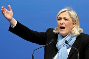 Pour Marine Le Pen, François Fillon est "un homme qui aime l'argent"