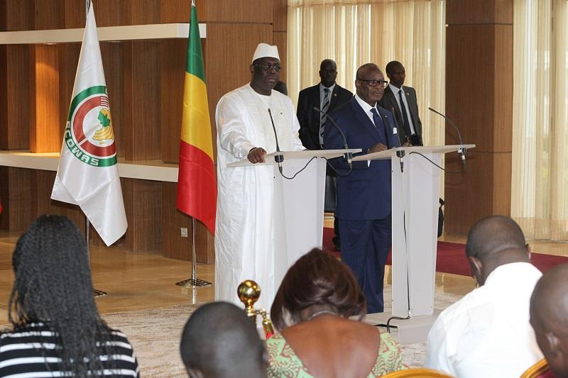 Macky Sall à Bamako, suite à l’attaque du Radisson Blu : « La lutte contre le terrorisme doit être multiforme et non seulement militaire »