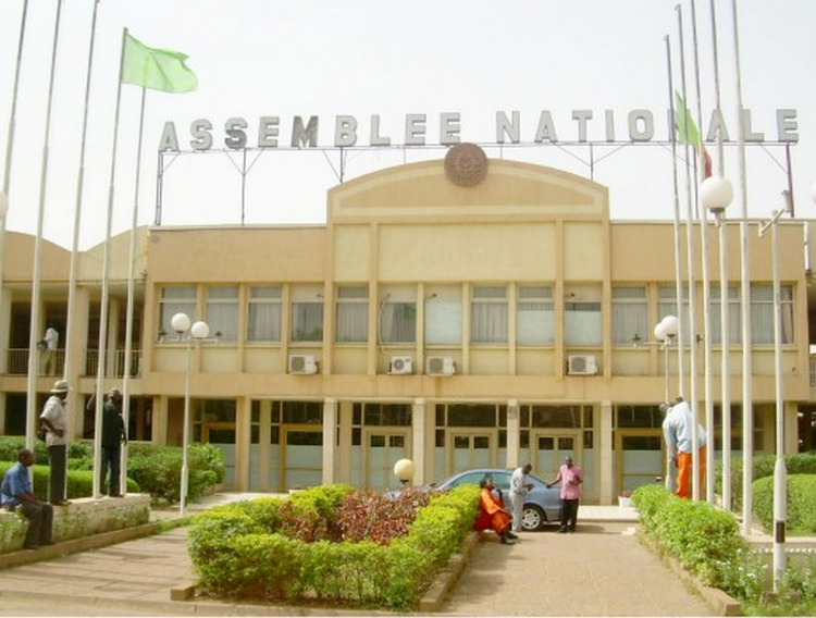 A l’Assemblée Nationale du Mali, il se passe de drôles choses :  Silence, le SGA règle ses comptes !!!