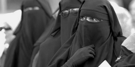 L’interdiction du port de la burqa, voile intégral, au Mali pour prévenir des actes terroristes