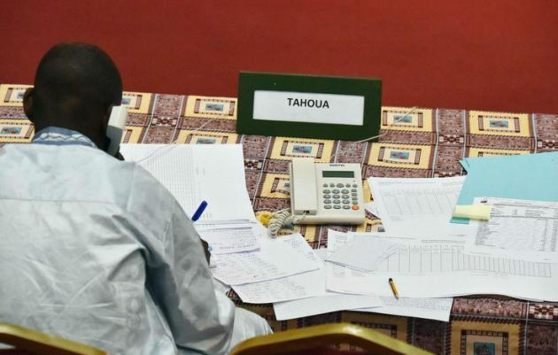 Au Niger, dépouillement dans la pagaille et second tour en vue