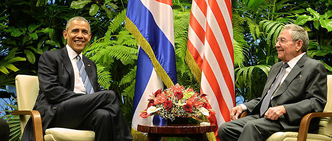 Sourires et poignées de main entre Obama et Castro à Cuba