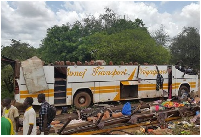 Accident de circulation : Un car de la compagnie SONEF a percuté un mini-bus, bilan 15 morts et 8 blessés