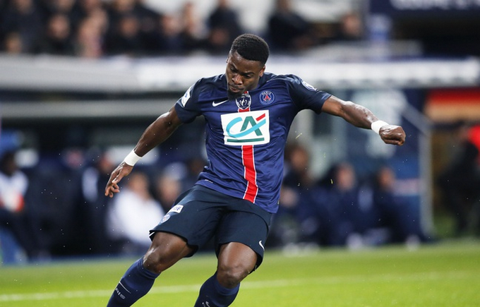 PSG: Aurier dément la version des policiers, la garde à vue prolongée de 24h