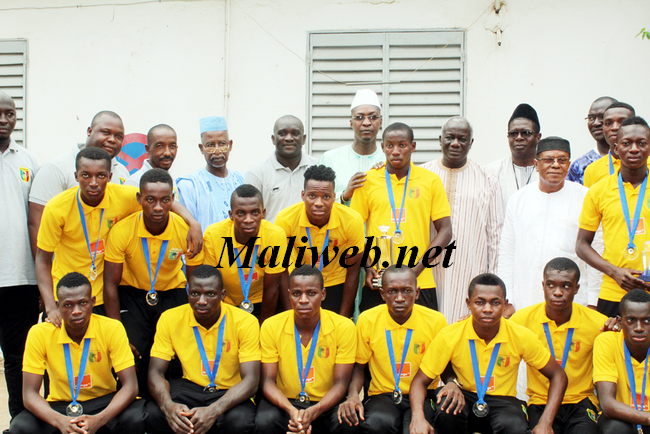 Championne du Dream cup Japon 2016 de football : L'équipe nationale cadette reçue par le ministre des Sports