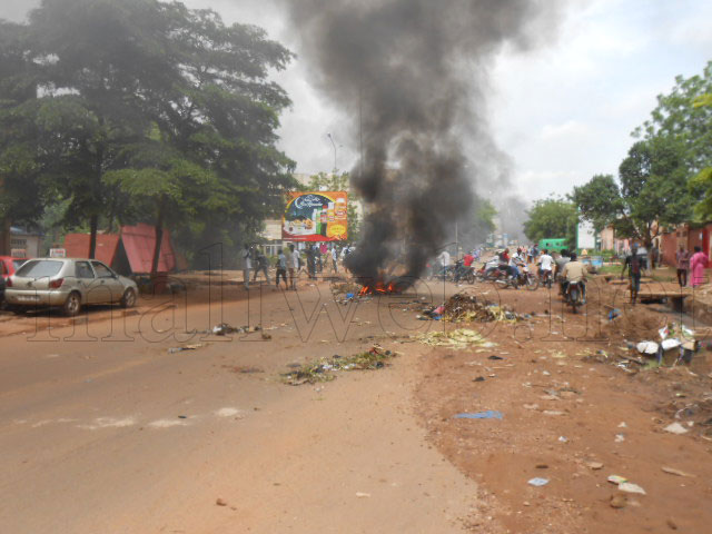 Sans Tabou: violentes manifestations du mercredi, pour ou contre Ras Bath ?