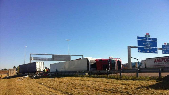 Drame de la route en Tunisie: au moins 16 morts dans une collision bus-poids lourd