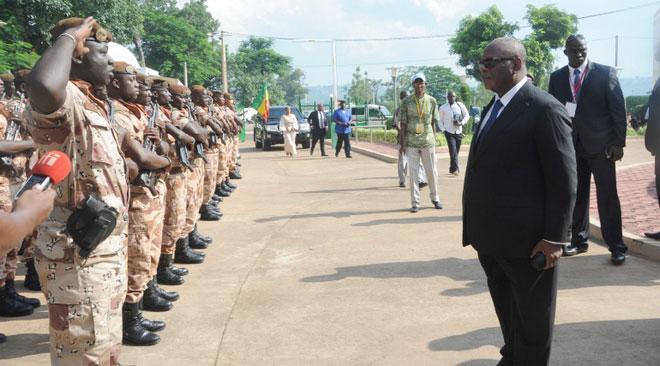 Conseil de défense de haut niveau à  Koulouba : IBK, proche des troupes