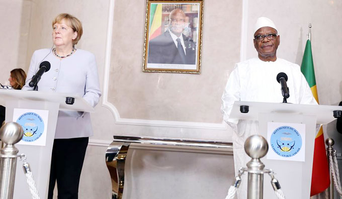 La chancelière allemande Angela Merkel lors de sa visite : "Il est important pour nous d'établir une cohérence entre notre coopération en matière de développement et notre soutien militaire "