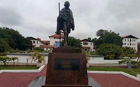 Ghana: Pourquoi universitaires et potaches veulent-ils brûler la statue Mahatma Ghandi ?