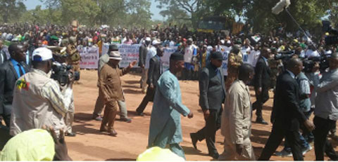 Construction et bitumage de la route Zantiébougou-Kolondiéba-Frontière ivoirienne IBK donne le premier coup de lame pour le bonheur des populations