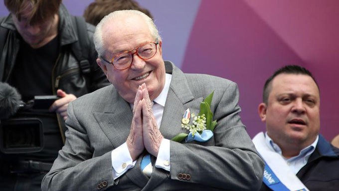 Jean-Marie Le Pen perd son statut de militant FN mais reste président d'honneur