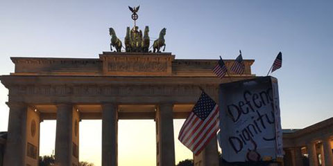 A Berlin, un millier de personnes manifestent contre Donald Trump