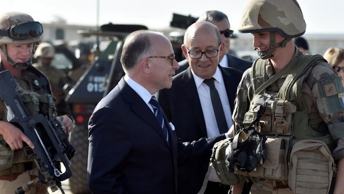 A Ndjamena, Bernard Cazeneuve assure du soutien de la France au Tchad