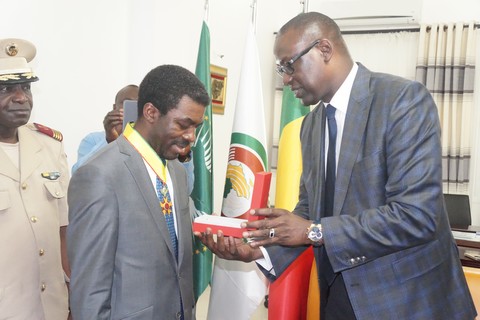 Action de l’UNESCO au Mali : Le Président de la République accorde une décoration honorifique à M. Lazare Eloundou Assomo