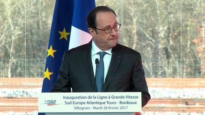 Un tir accidentel pendant un discours de François Hollande blesse deux personnes