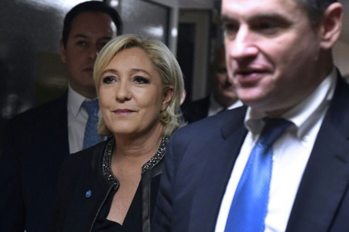 Poutine a reçu Marine Le Pen au Kremlin