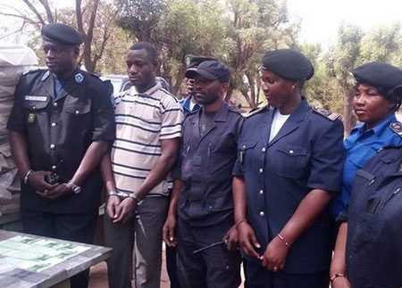 La police du 5e arrondissement vient de démanteler un trafic de faux billets et de drogue au grand marché de Bamako.