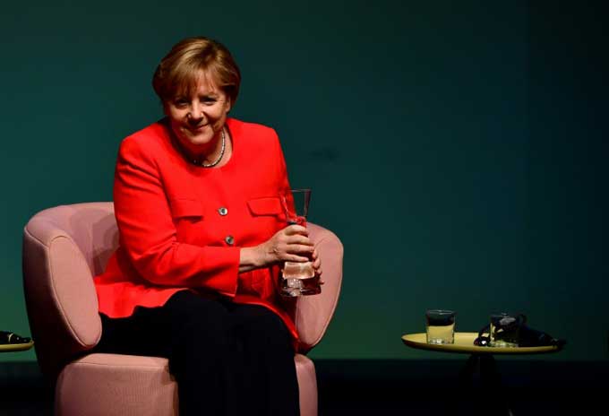 Allemagne: Merkel lâche du lest sur le mariage gay