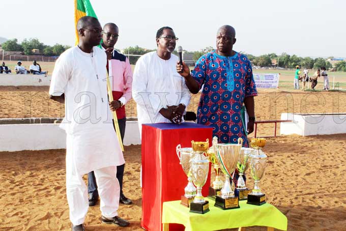 Après avoir remporté la 1ere place au grand prix de la CEDEAO à Bassam : Les six trophées officiellement présentés dimanche au Champ hippique