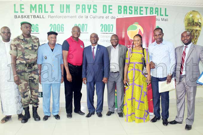 Pour soutenir les aigles basketteuses : Le Cnosm offre 10 millions Fcfa à la Fédération malienne de basket-ball