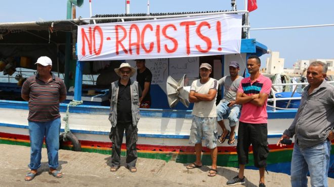 Des pêcheurs tunisiens empêchent les identitaires d'accoster