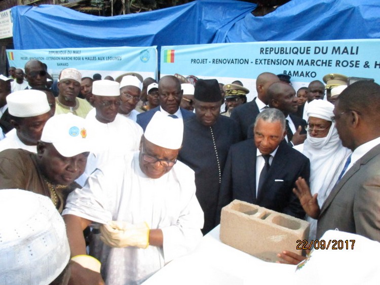 Marché rose de Bamako : IBK pose la première pierre