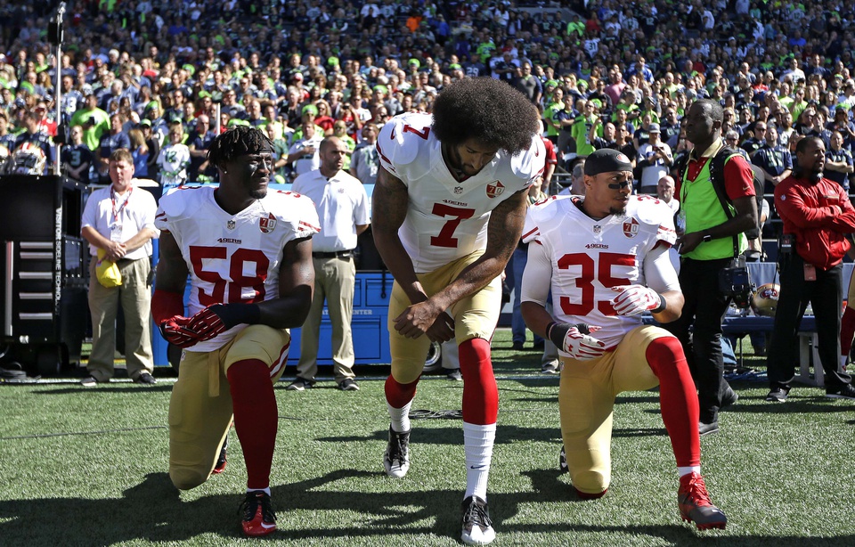 VIDEO. NFL: «Dégagez ce fils de pute maintenant», Trump ne veut pas des joueurs qui s'assoient pendant l'hymne américain