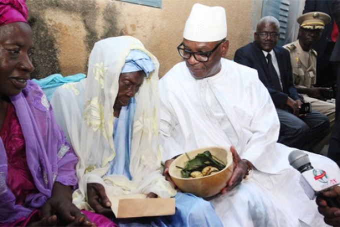 Le président de la République chez la doyenne du District de Bamako : À 127 ans, Kadia Togola, bon pied bon œil