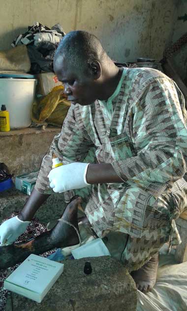 Bourama Doumbia, guérisseur et traumatologue traditionnel :  L’homme qui fait des miracles pour sauver de l’handicap physique