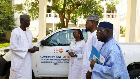 Ministère des Affaires étrangères : L’UNFPA équipe la Direction de la Coopération Multilatérale en outils informatiques et  véhicule