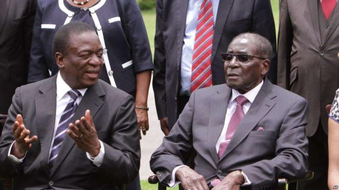 Zimbabwe: Mnangagwa de retour, arrestations dans l'entourage de Mugabe