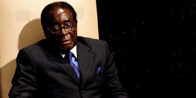 Zimbabwe: même menacé de destitution, Mugabe résiste