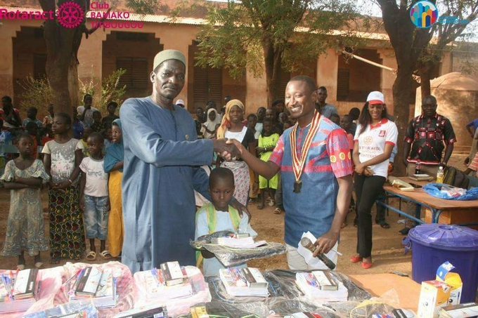 Le club Rotaract de Bamako Titibougou vient en aide aux orphelins de l’école fondamentale de Djalakorodji 1 et 2