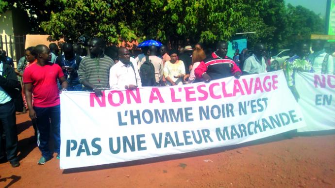 Manifestation des Maliens devant l’Ambassade de la Libye : « Non à l’esclavage, l’homme noir n’est pas une valeur marchande »