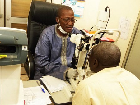 Conférence-débat sur le glaucome : Pr. Lamine TRAORE invite la population à faire le dépistage