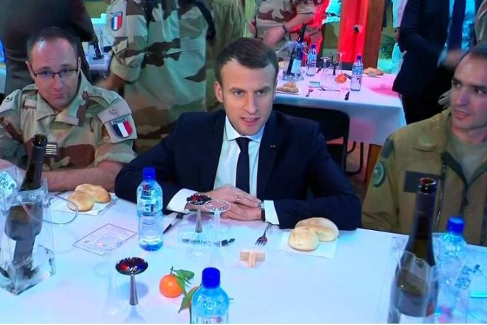 La France ancrée au Sahel et résolue à "muscler" la force du G5, dit Macron