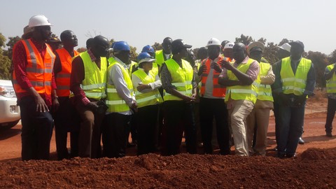 Route Kangaba –Dioulafoundo-Frontière Guinée : Madame Traoré Seynabou Diop  sur le terrain