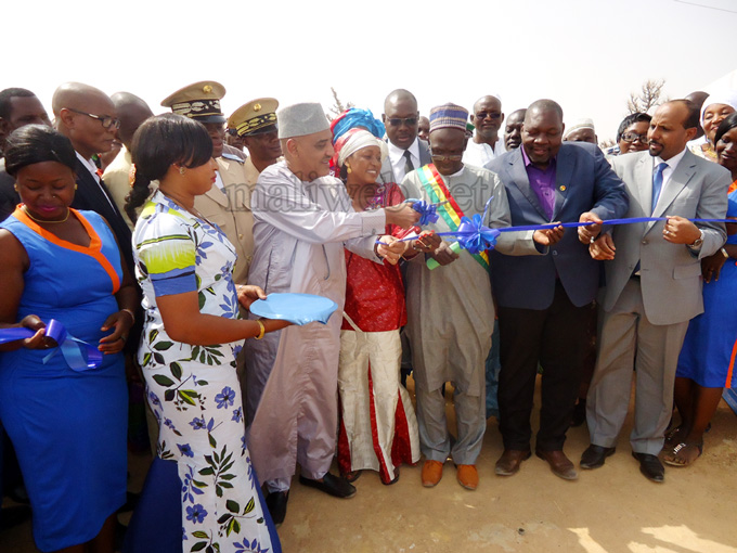 Réception officielle d'un projet intégrateur à Ségou-Pelengana : Le ministre Maouloud Ben Kattra offre au village  de Fanzana sa première ferme agro-pastorale