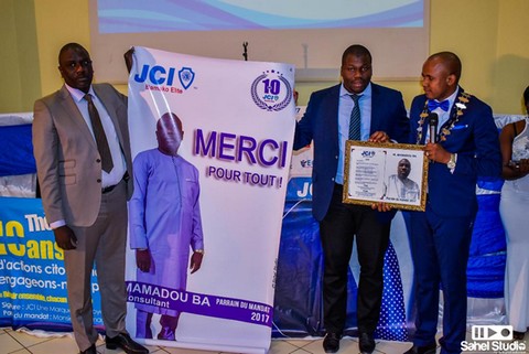 Récompense du mérite :  Le parrain 2017 de la JCI-Bamako Élite au temple des immortels