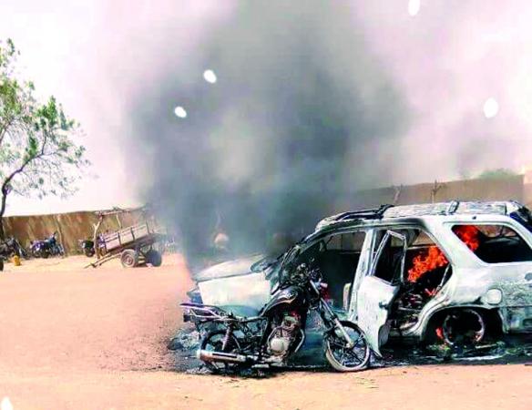 La foire de Toubacoro, cercle de Banamba, attaquée hier/ Bilan : 2 morts, un douanier et un assaillant, des blessés et un véhicule calciné