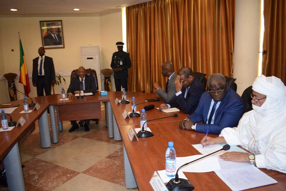 Le premier ministre Soumeylou Boubèye MAIGA rencontre la nouvelle équipe gouvernementale.