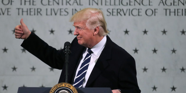 Un Russe prétend détenir des secrets sur Trump et la Russie, la CIA lui donne 100.000 dollars en cash