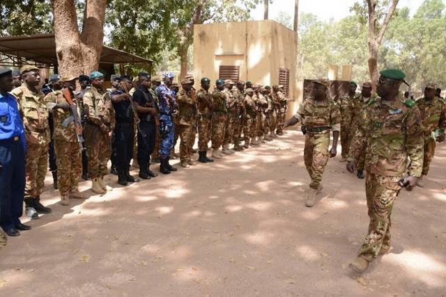 Opération : le Général Abdoulaye Coulibaly à Macina et Niono pour s’enquérir des conditions de vie et de travail des hommes