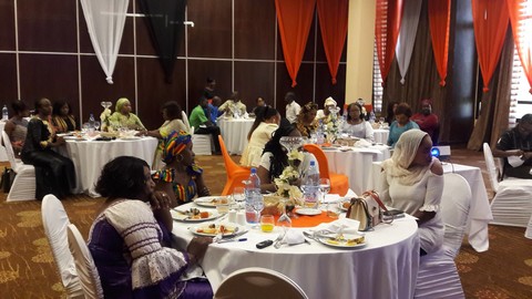 Les femmes de  Orange Mali et des médias à table pour magnifier la journée de la femme