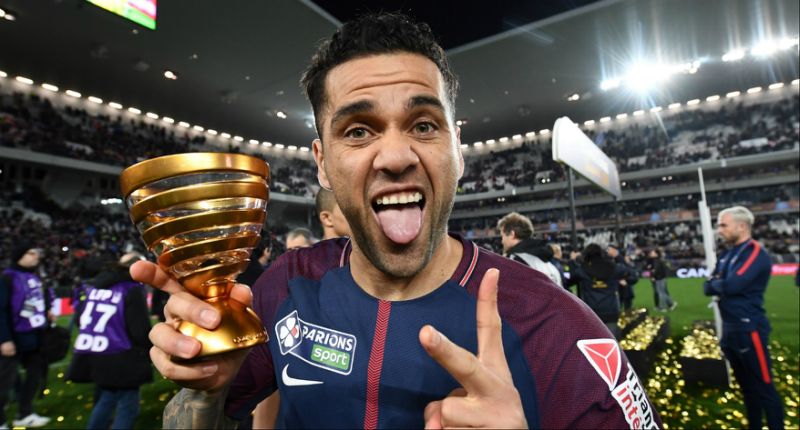 Daniel Alves est désormais le joueur le plus titré de l'histoire du football