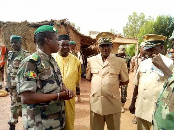 Zambougou : le gouverneur de Ségou visite le poste attaqué